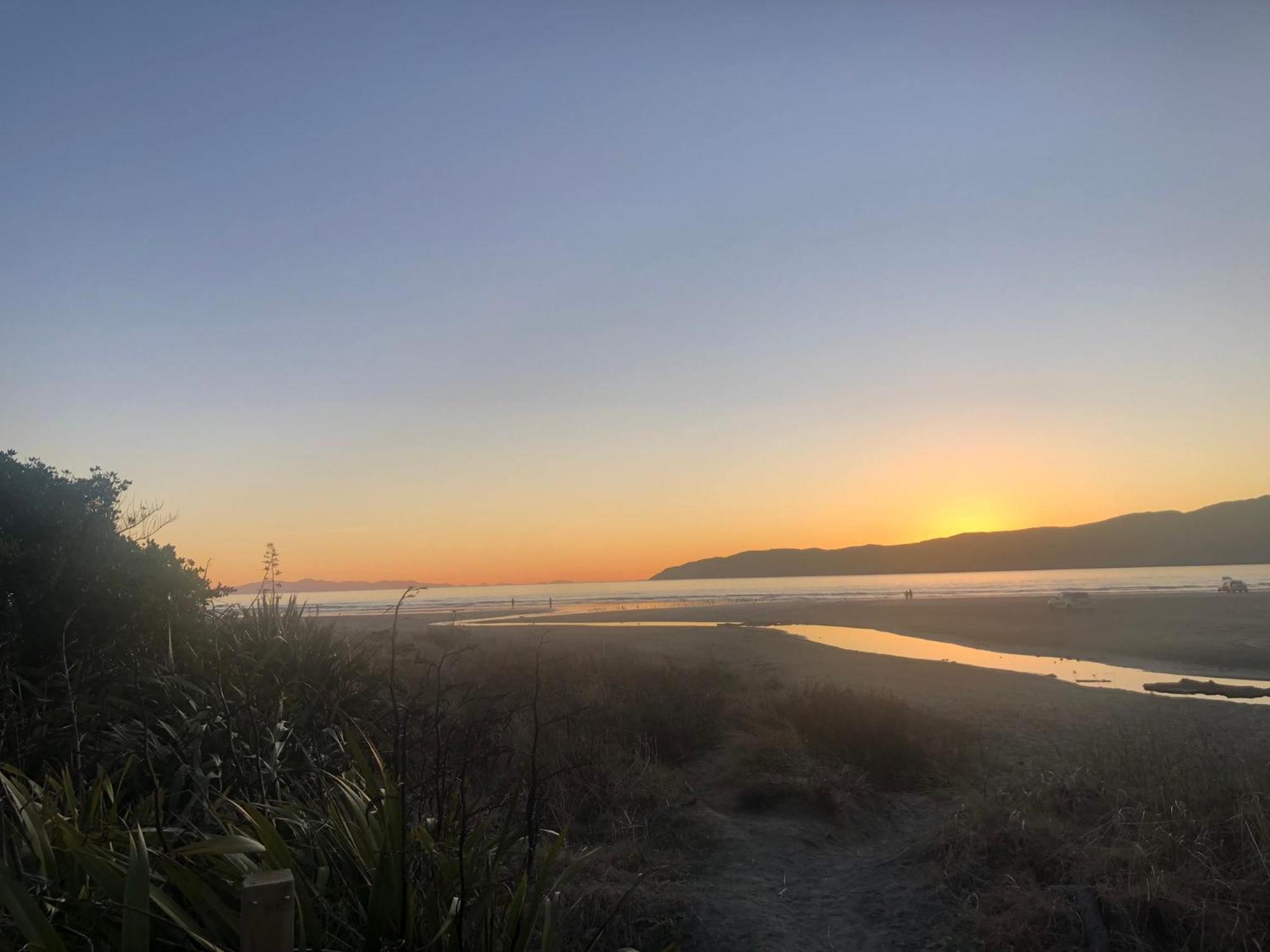 Top Floor Bed And Breakfast Paraparaumu Exterior foto